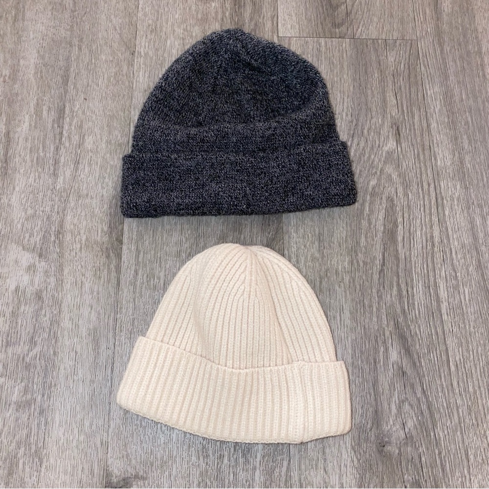 Bundle of two beanies in Gray and Cream
